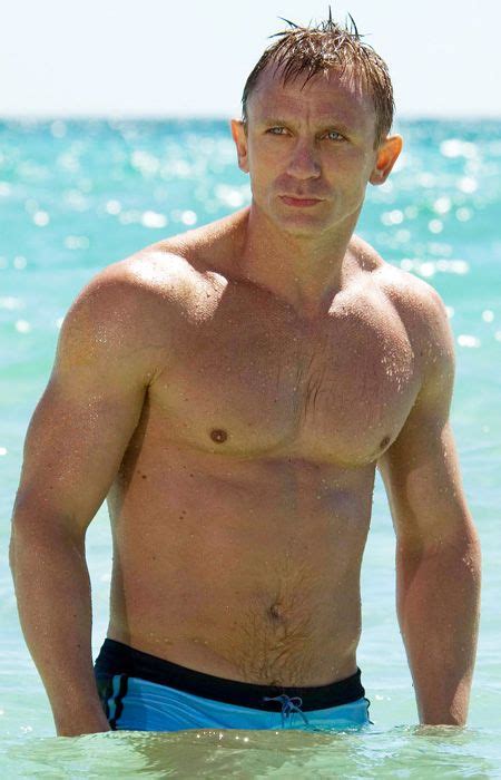 daniel craig abs